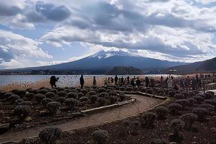 制霸内线！克拉克斯顿7中5拿下10分3板 防守端送出4记大帽